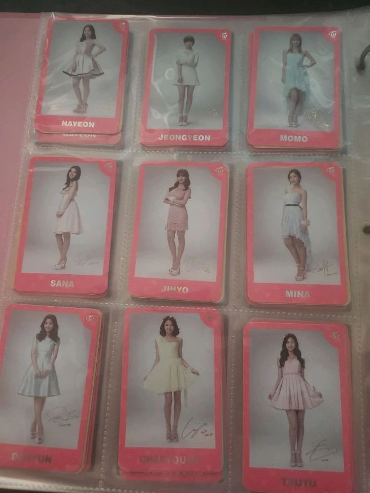 트와이스 콘서트 포카 세트 팝니다. 이미지