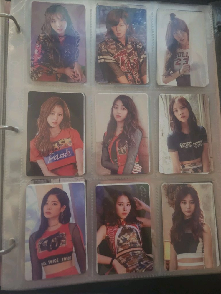 트와이스 콘서트 포카 세트 팝니다. 이미지