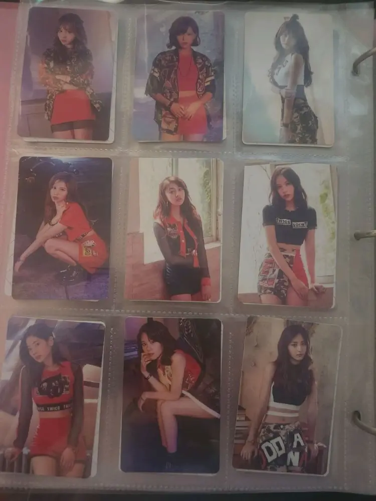 트와이스 콘서트 포카 세트 팝니다. 이미지