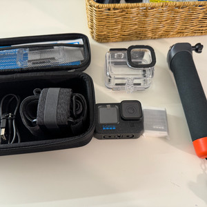 고프로12 HEROBlack + 방수하우징(부력봉)상태좋음