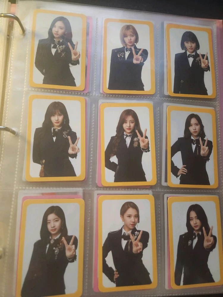 트와이스 굿즈 희귀 포카팝니다. 이미지