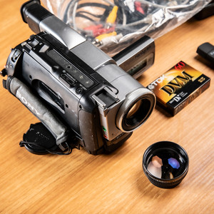 [희귀풀셋] Y2K감성 소니 Digital8 핸디캠 DCR-TRV103 + 망원 컨버전 렌즈 포함