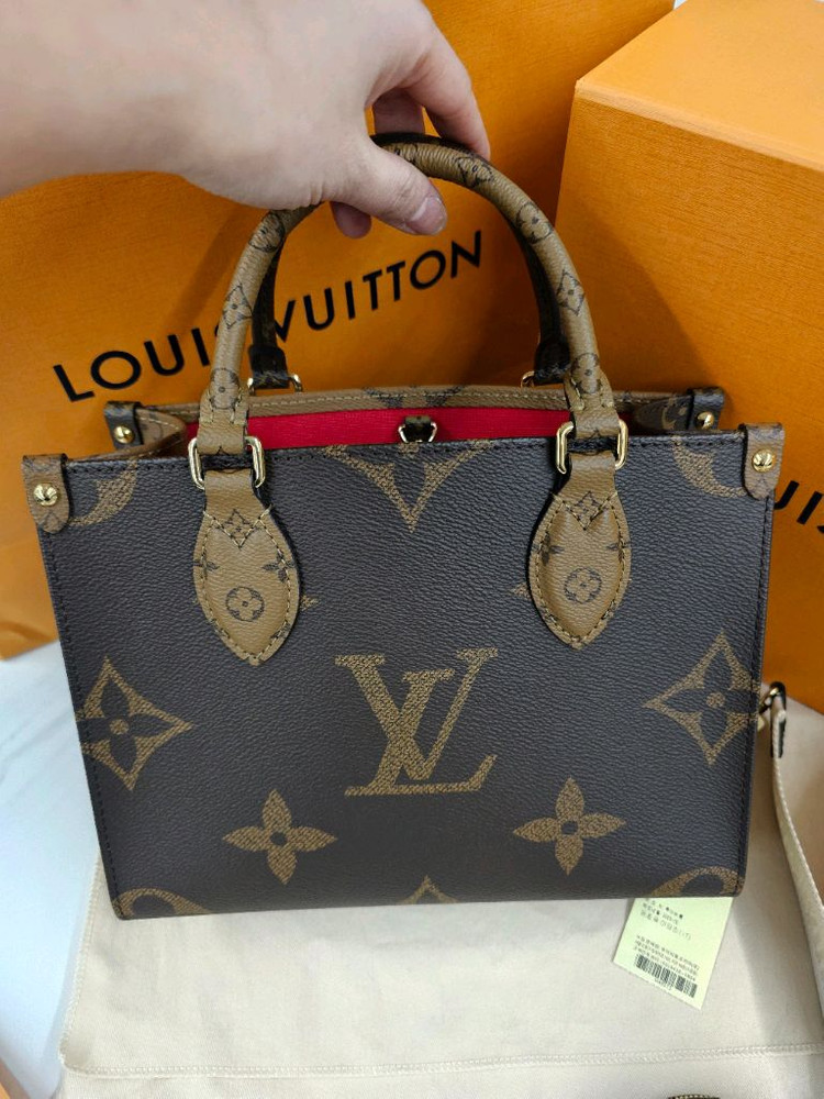 루이비통 온더고 코인퍼스 스트랩구성 새상품급--2