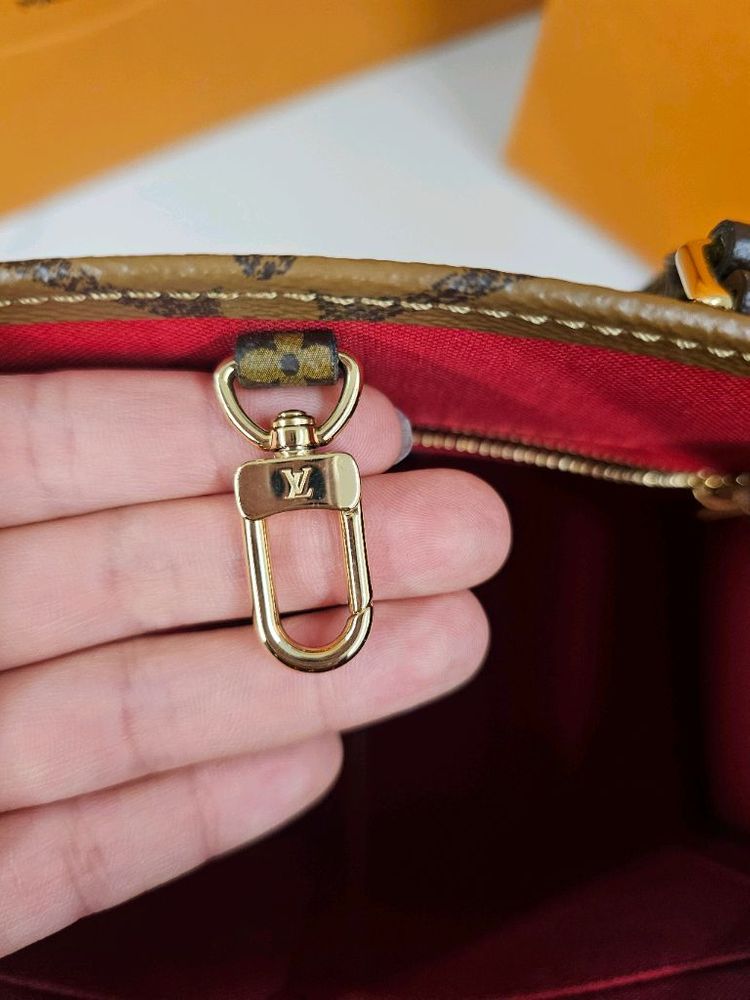 루이비통 온더고 코인퍼스 스트랩구성 새상품급--4