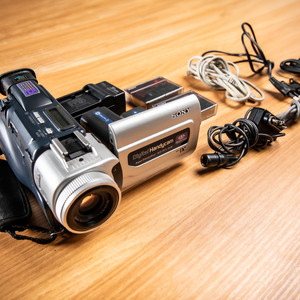 [풀세트/완벽정상작동] 소니 디지털 핸디캠, Y2K 뉴진스 감성 그대로 (새 테이프+배터리 2종)