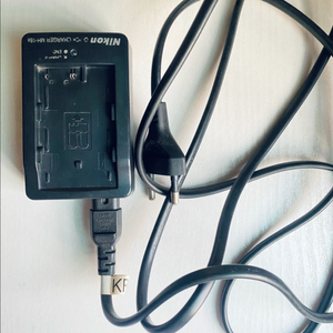 니콘 배터리충전기 mh-18a 이미지