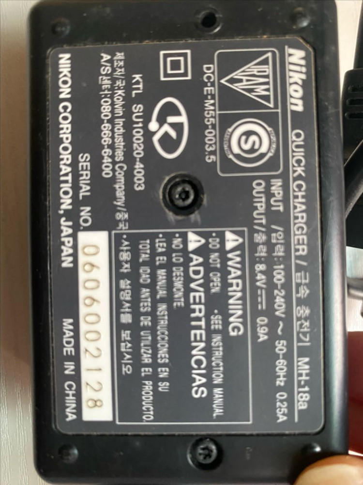 니콘 배터리충전기 mh-18a 이미지