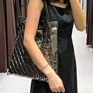 바오바오백 토트백/숄더백 라지 플래티넘 정품S급(한글텍)구찌프라다루이비통디올고야드샤넬셀린느보테가생로랑버버리가방크로스