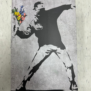 베어브릭 뱅크시 플라워 봄버 400% 100% 개봉품 이미지