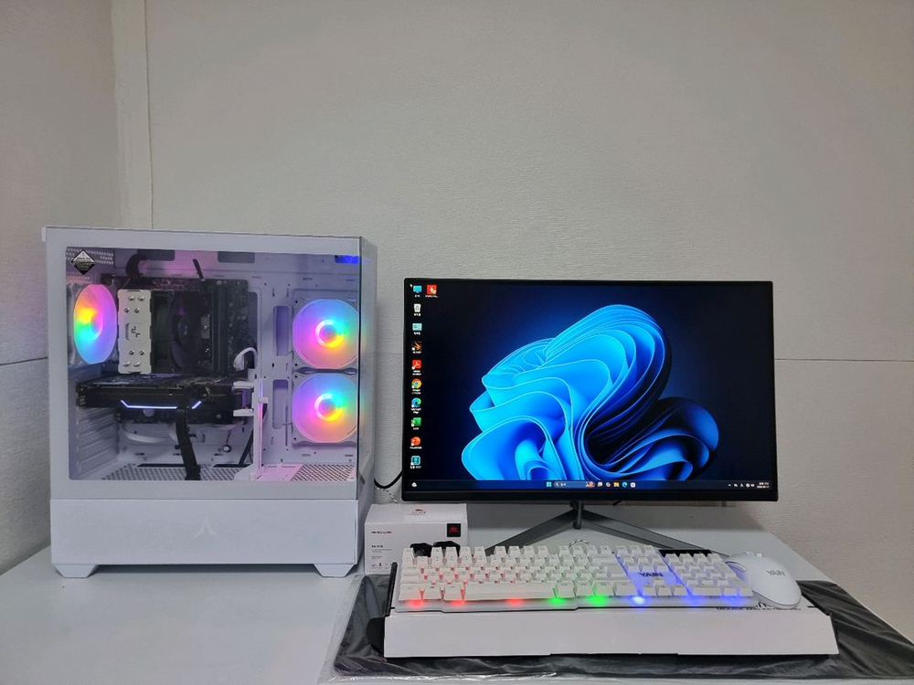 화이트 게이밍 컴퓨터 팝니다 풀세트.롤.피파.발로란트.옵치.피시.PC.스팀.배그.포토샵.로아.편집--3