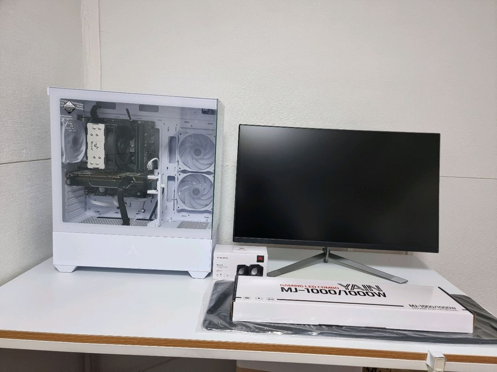 화이트 게이밍 컴퓨터 팝니다 풀세트.롤.피파.발로란트.옵치.피시.PC.스팀.배그.포토샵.로아.편집--5