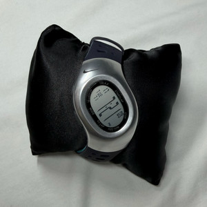 나이키 트라이엑스 메탈 스트릿 시계