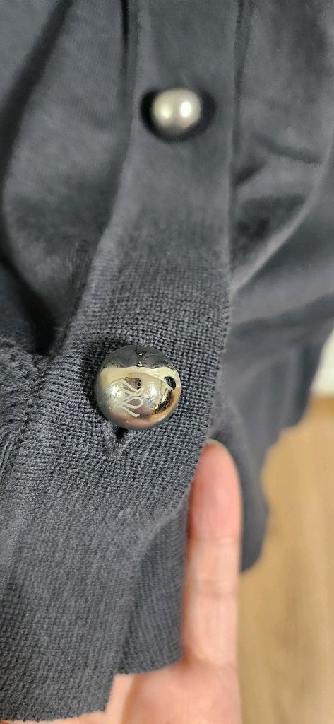 25 르베이지 콩단추 니트가디건 이미지