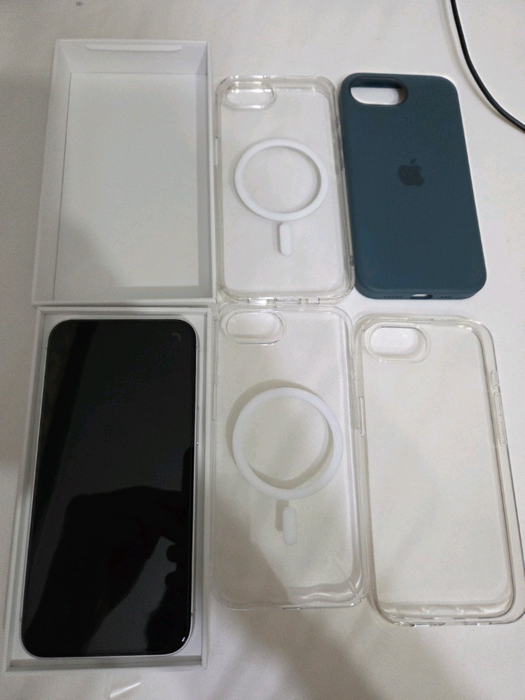 아이폰16e 256 화이트 베터리100--4