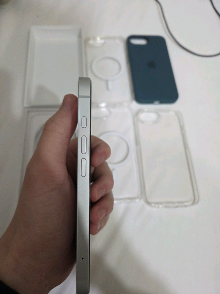 아이폰16e 256 화이트 베터리100--3