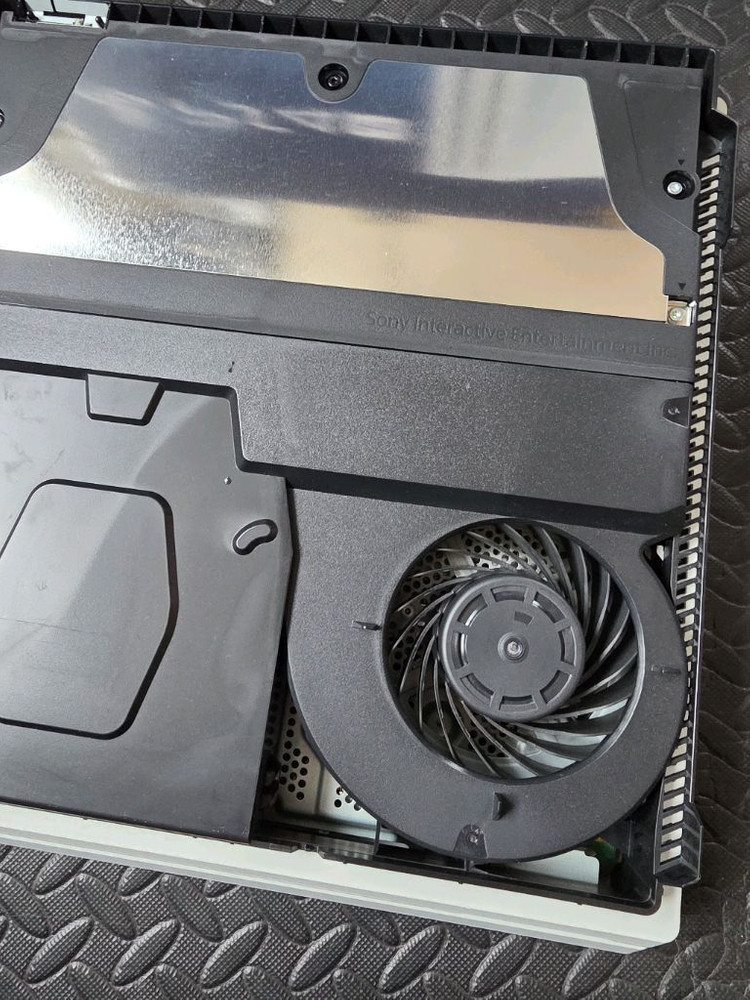 PS4 Pro 1TB 화이트 박스셋 이미지