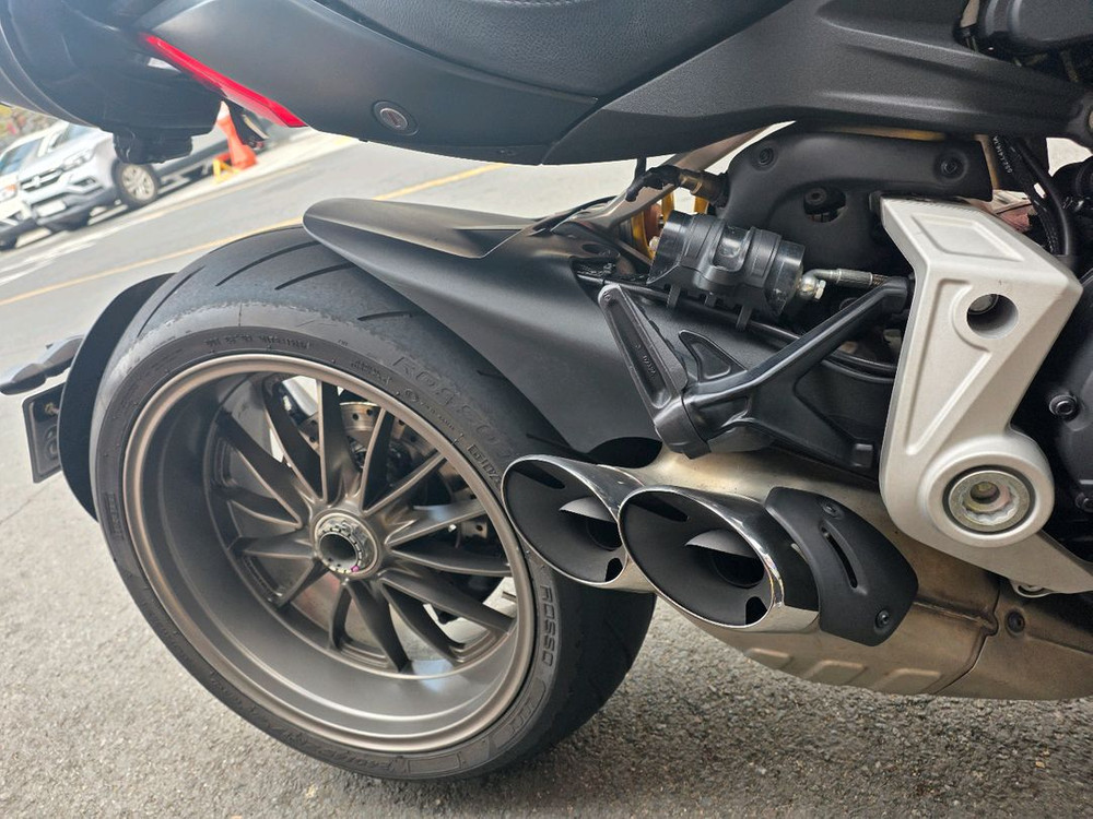 두가티X디이벨(16년)--2