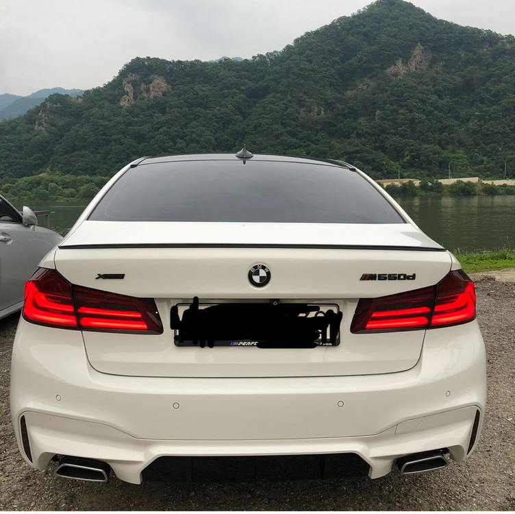 bmw g30 520d 테일램프.전기형.후미등.물받이 이미지