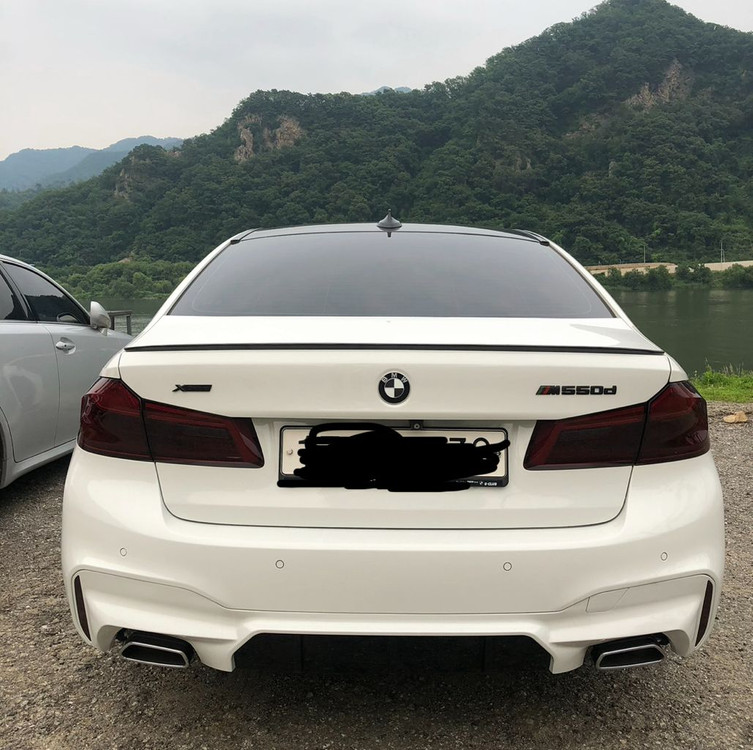 bmw g30 520d 테일램프.전기형.후미등.물받이 이미지