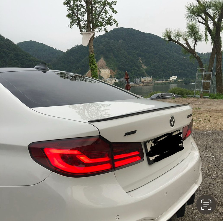 bmw g30 520d 테일램프.전기형.후미등.물받이 이미지