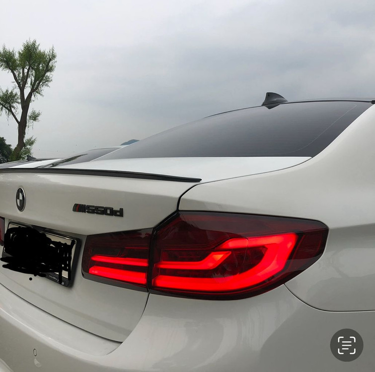 bmw g30 520d 테일램프.전기형.후미등.물받이 이미지