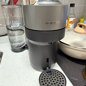 네스프레소 버츄오 팝 플러스 디럭스 타이탄 플박스 이미지