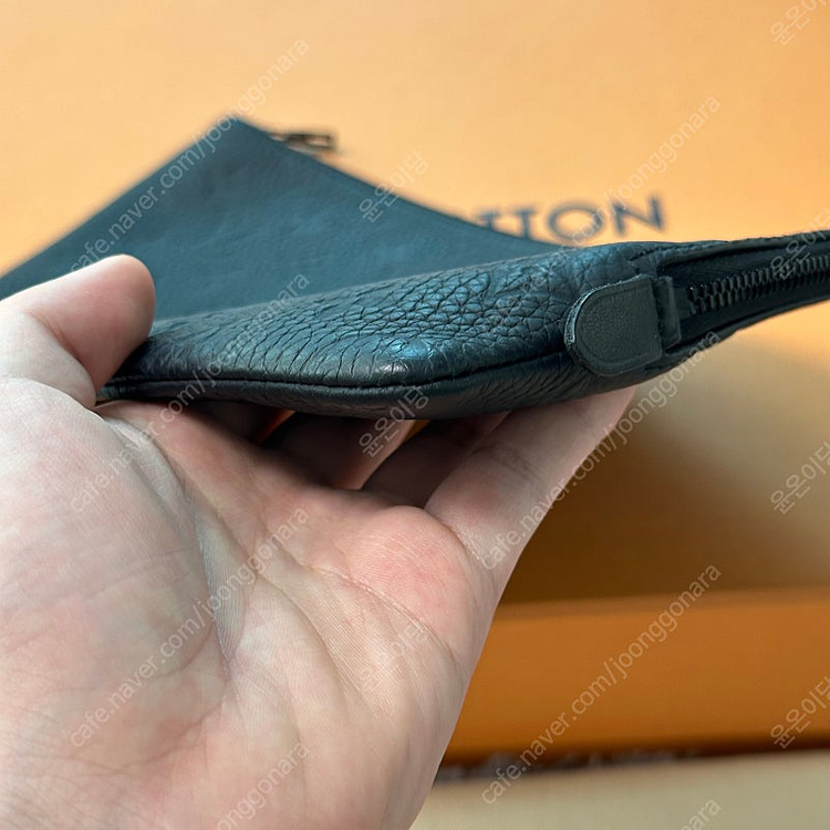 [풀구성] 루이비통 이클립스 토뤼옹 에튀 보야주 클러치 MM--4