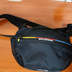 살로몬 몽트 02 미니 크로스백 블랙