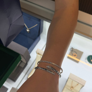 정품 불가리 세르펜티 바이퍼 팔찌 화이트골드 다이아 17호