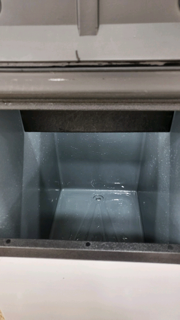 카이저 제빙기 IMK-S280 수냉식 버티칼타입얼음 일일 생산량은 235kg 2024년식으로 이미지