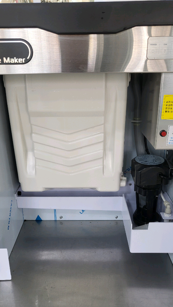 카이저 제빙기 IMK-S280 수냉식 버티칼타입얼음 일일 생산량은 235kg 2024년식으로 이미지