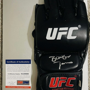 UFC 존존스 친필싸인 글러브 팔아요 PSA 인증 이미지