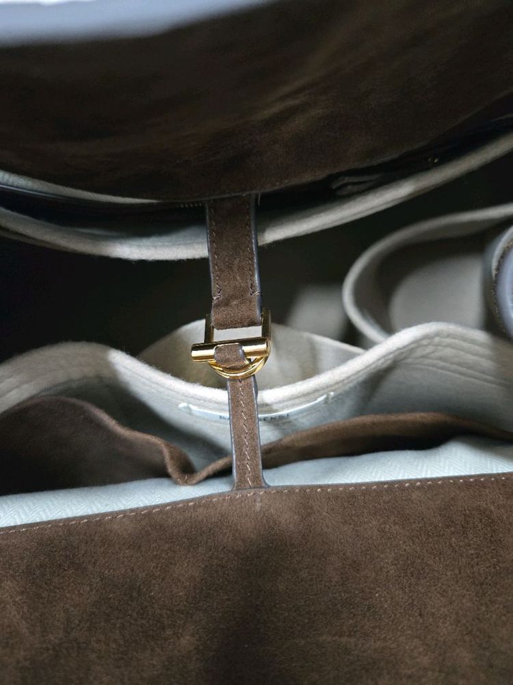 더로우 마고백 17 스웨이드 다크브라운 이미지