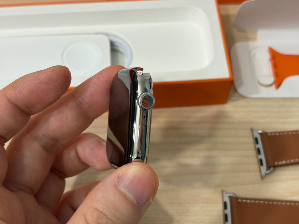 애플워치10 에르메스 46mm 실버 티타늄 셀룰러 + 골드 싱글투어 가죽 스트랩 + 애플케어플러스 이미지