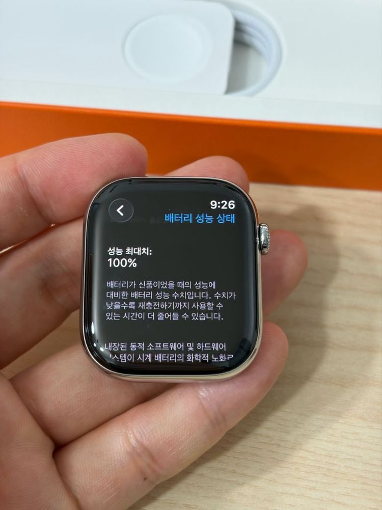 애플워치10 에르메스 46mm 실버 티타늄 셀룰러 + 골드 싱글투어 가죽 스트랩 + 애플케어플러스 이미지