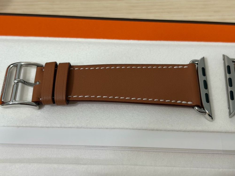 애플워치10 에르메스 46mm 실버 티타늄 셀룰러 + 골드 싱글투어 가죽 스트랩 + 애플케어플러스 이미지