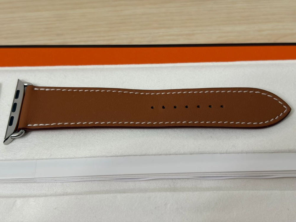 애플워치10 에르메스 46mm 실버 티타늄 셀룰러 + 골드 싱글투어 가죽 스트랩 + 애플케어플러스 이미지