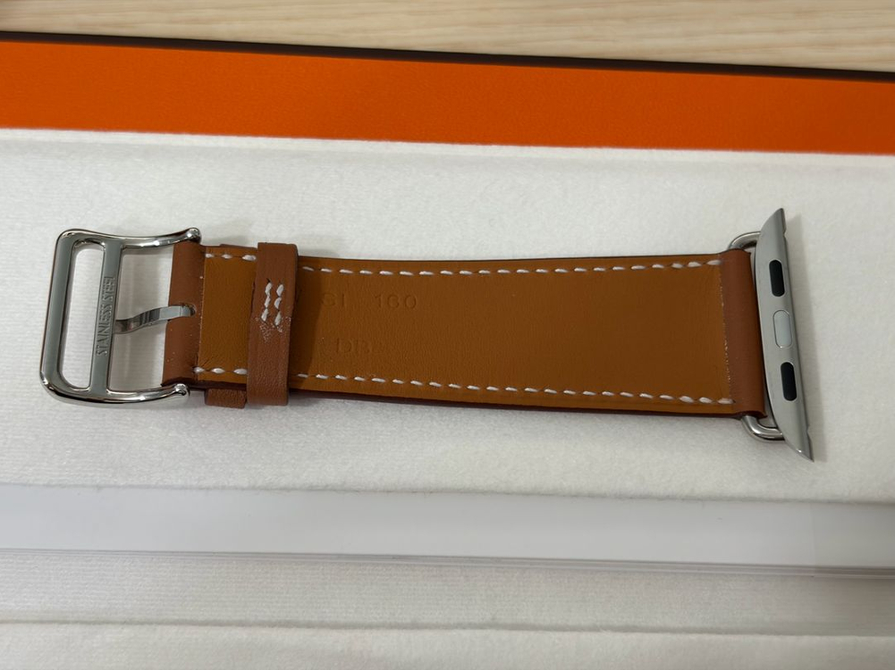 애플워치10 에르메스 46mm 실버 티타늄 셀룰러 + 골드 싱글투어 가죽 스트랩 + 애플케어플러스 이미지