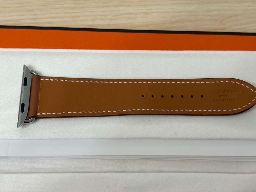 애플워치10 에르메스 46mm 실버 티타늄 셀룰러 + 골드 싱글투어 가죽 스트랩 + 애플케어플러스 이미지