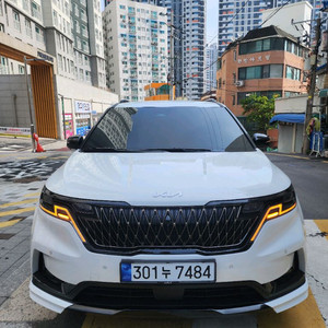 카니발4세대 7인승 가솔린 시그니처 풀옵 키로수 9500 이미지