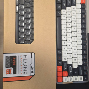 Lofree Flow 84, 프레임 블랙 + 스위치(화이트) + 별도키캡(블랙얼럿) 이미지