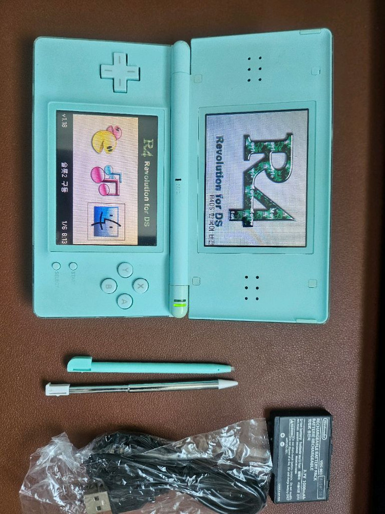닌텐도 DS Lite 민트본체 + 게임칩 +터치펜2개 + 충전선 + 추가배터리 이미지