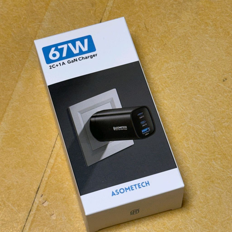 어썸테크 67W 3포트 충전기 미개봉 새상품 판매합니다.--1