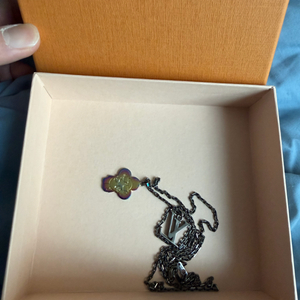 루이비통 사운드 비비엔 네크리스