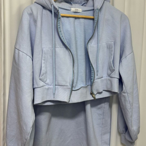 소라색 투피스 셋업 이미지