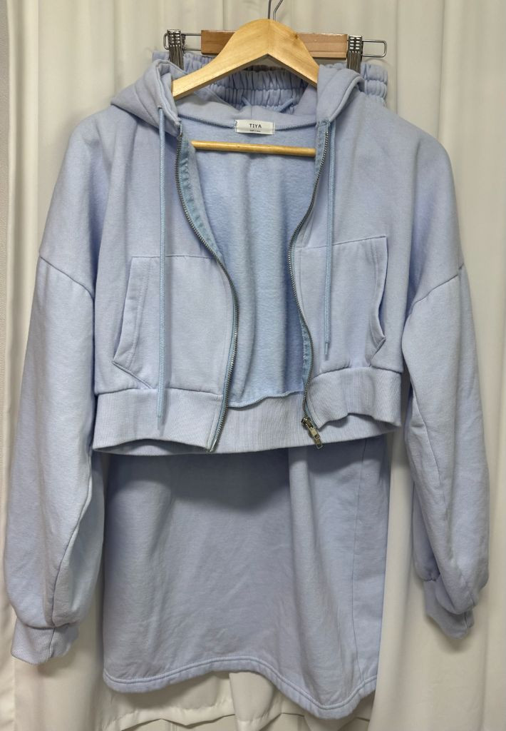 소라색 투피스 셋업 이미지