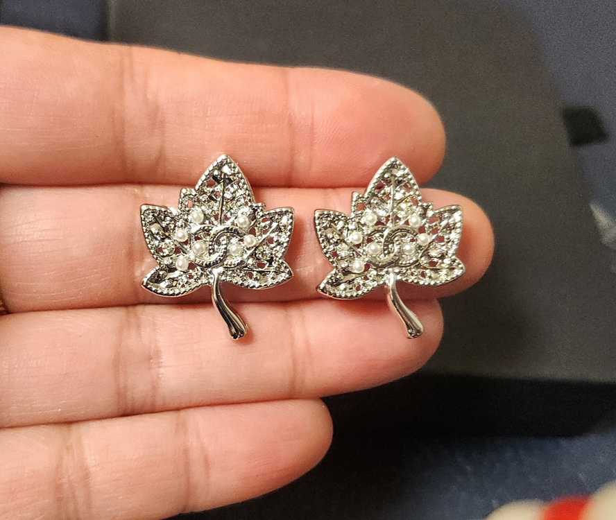 샤귀걸이 나뭇잎귀걸이 실버 딱붙귀걸이(새상품)--1