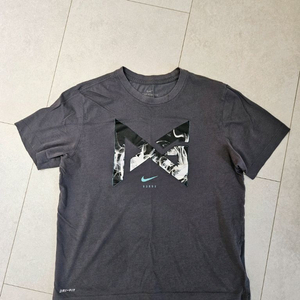 나이키 프린트 반팔티 L