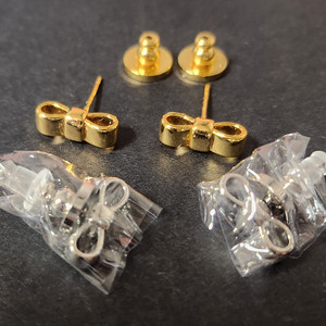 프라 귀걸이 딱붙 리본귀걸이 실버 옐골 (새상품)