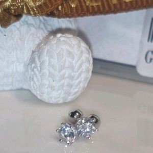 18k 화이트골드 모사나이트 귀걸이